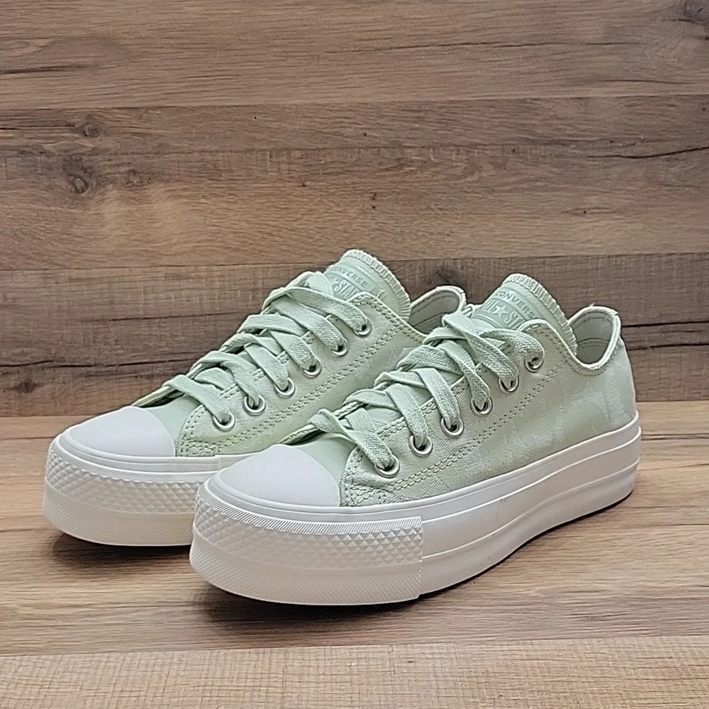 Converse shoes women Brand new platform.